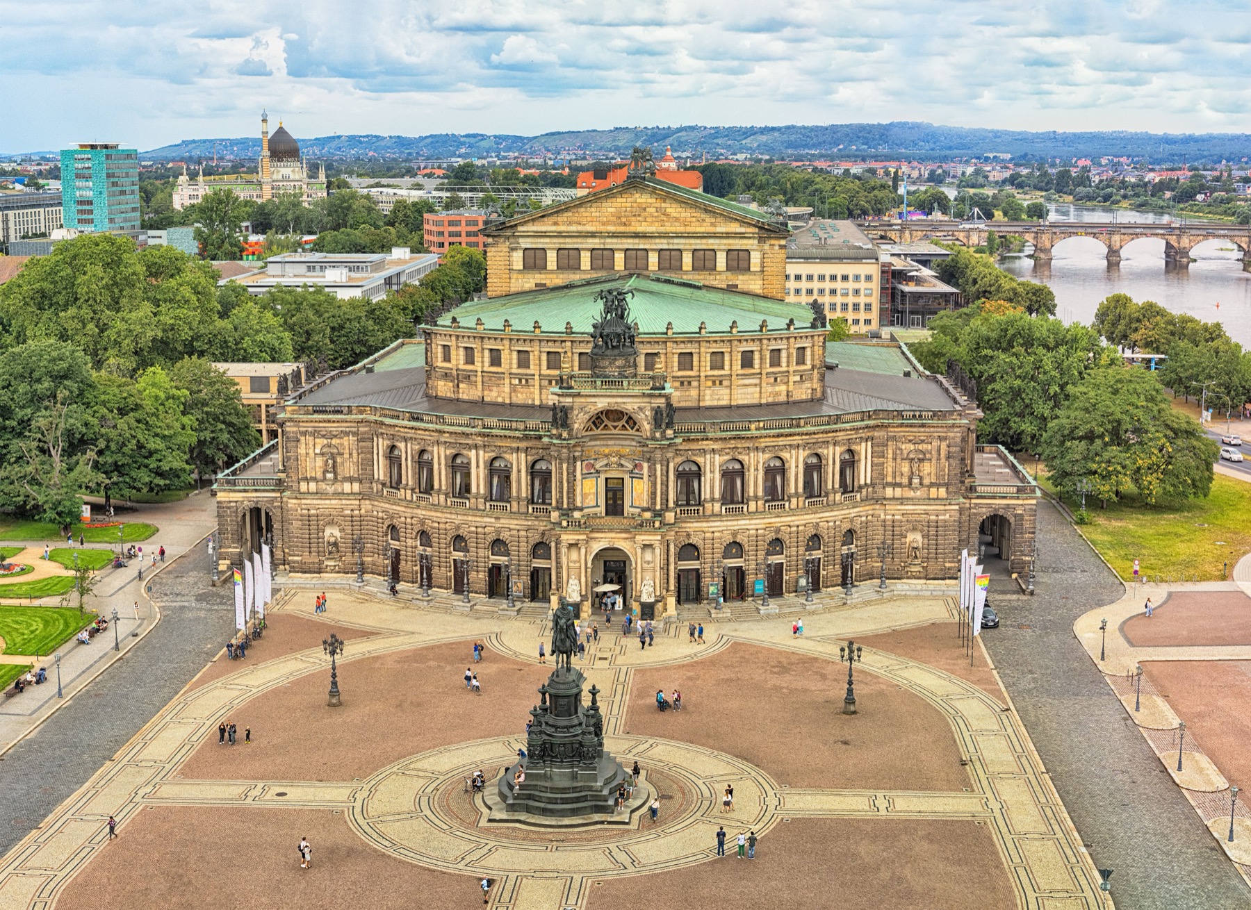 Dresden: 16 Sehenswürdigkeiten und kostenlose Tipps 4 Theaterplatz in Dresden