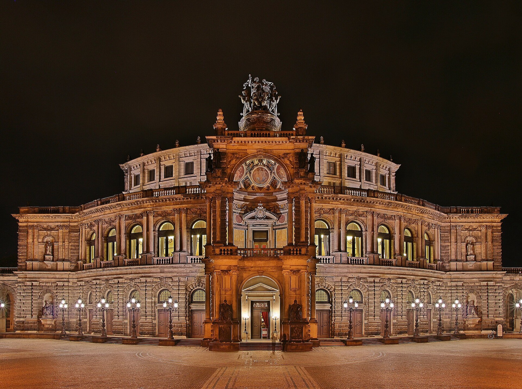 Dresden: 16 Sehenswürdigkeiten und kostenlose Tipps 8 Semperoper