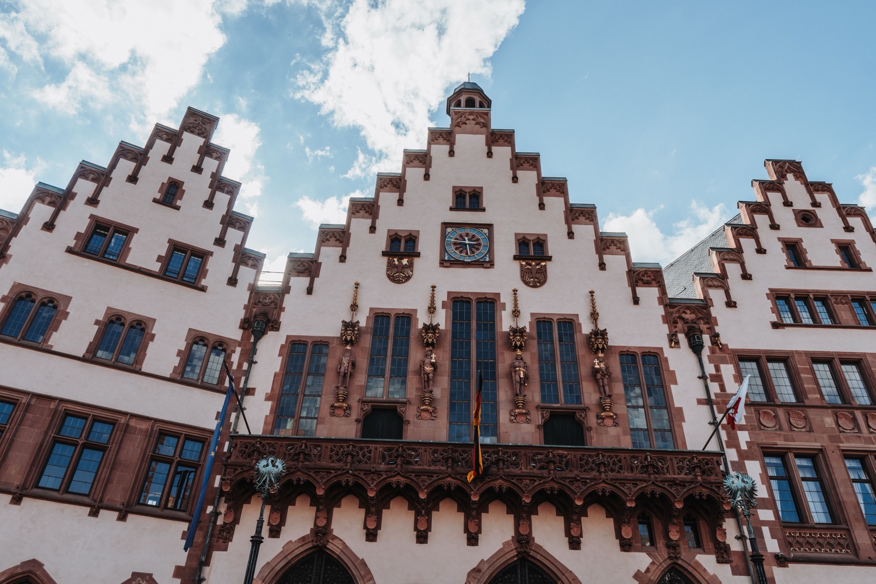 Frankfurt, Německo: 18 tipů, co vidět za jeden den 5 Náměstí Römerberg s hrázděnými domy