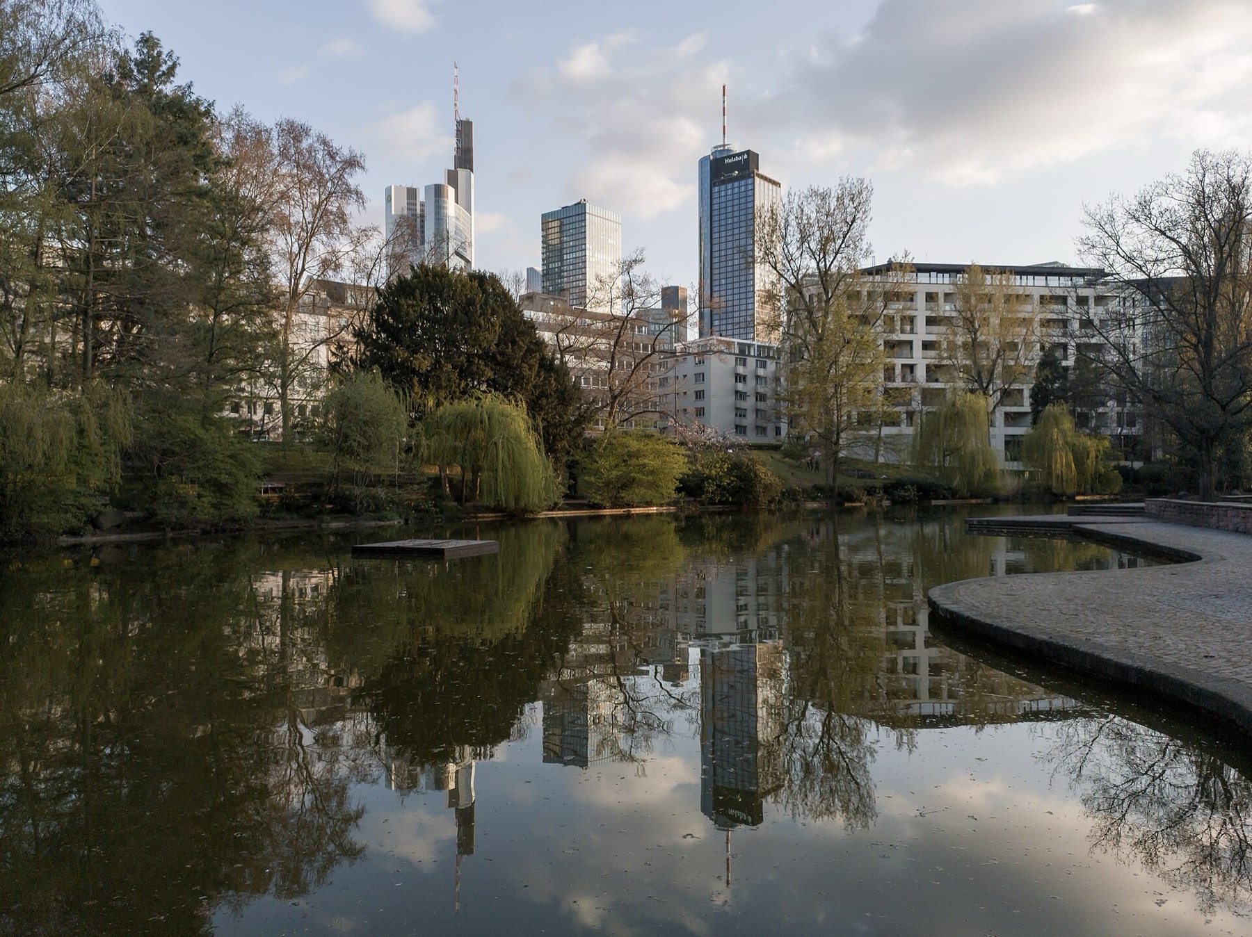 Frankfurt, Německo: 18 tipů, co vidět za jeden den 8 Mrakodrap Main Tower