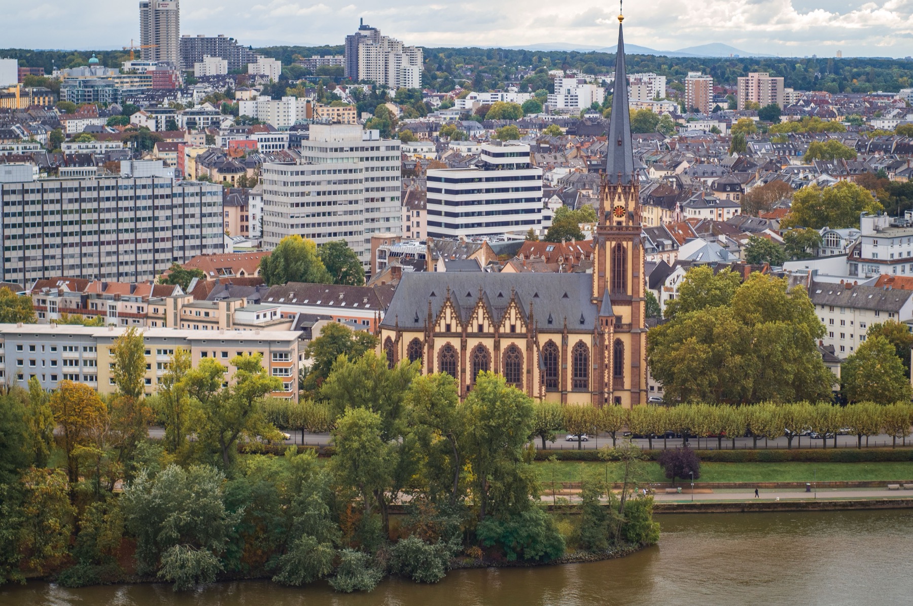 Frankfurt, Německo: 18 tipů, co vidět za jeden den 15 Císařský dóm ve Frankfurtu