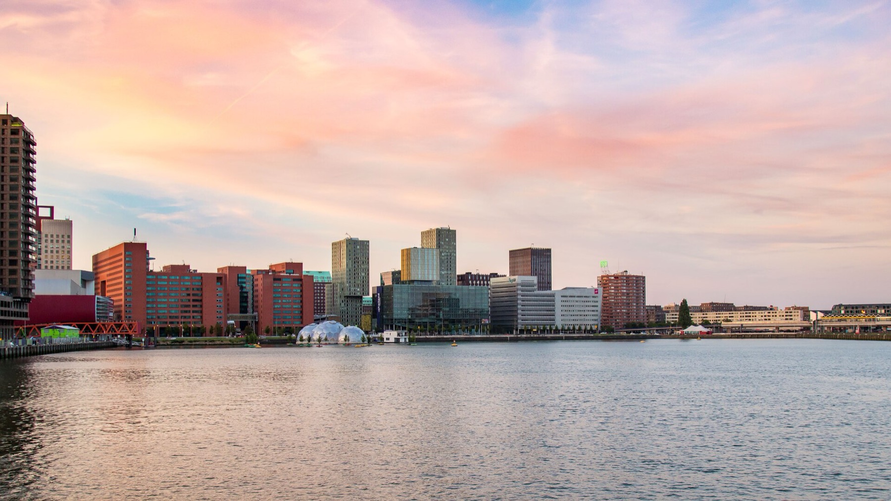 Rotterdam: 16 cose da vedere e fare nel 2026 3 Lungomare di Kop van Zuid