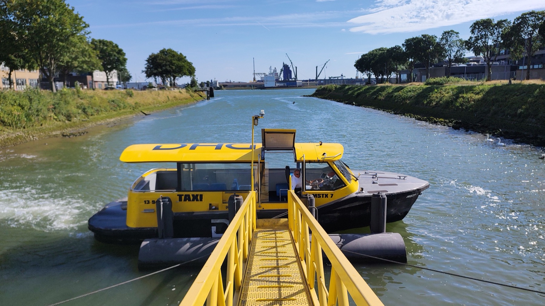 Rotterdam: 16 cose da vedere e fare nel 2026 19 Taxi acqueo a Rotterdam