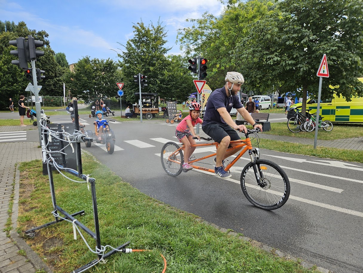 Olomouc con bambini: 34 idee su cosa fare e dove andare nel 2026 24 Parco stradale Centrum Semafor a Olomouc con semafori e segnali