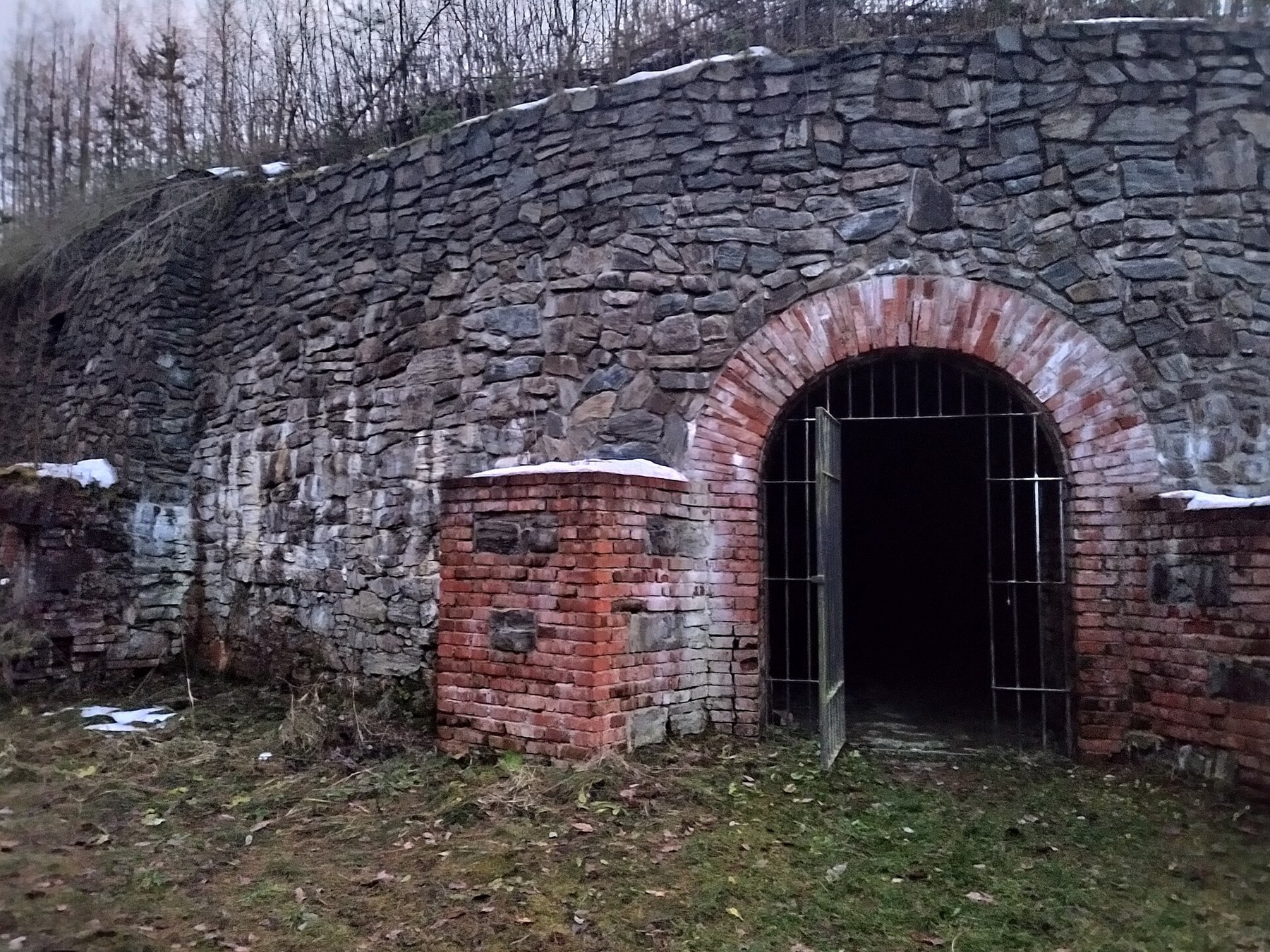 Olomouc con bambini: 34 idee su cosa fare e dove andare nel 2026 37 Ingresso del Fort Radíkov ai margini di Olomouc