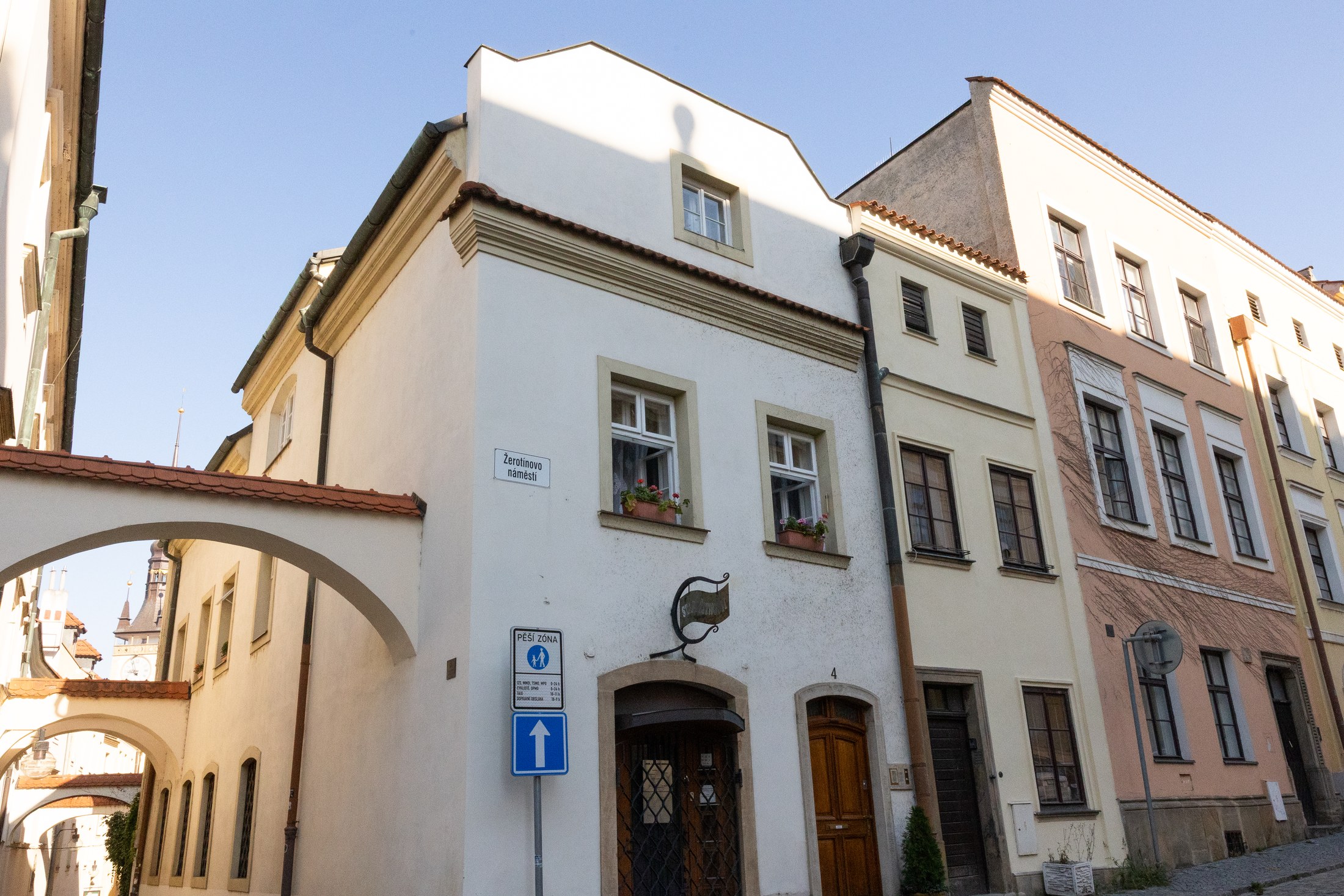 Olomouc con bambini: 34 idee su cosa fare e dove andare nel 2026 16 Case nella piazza Žerotínovo náměstí a Olomouc