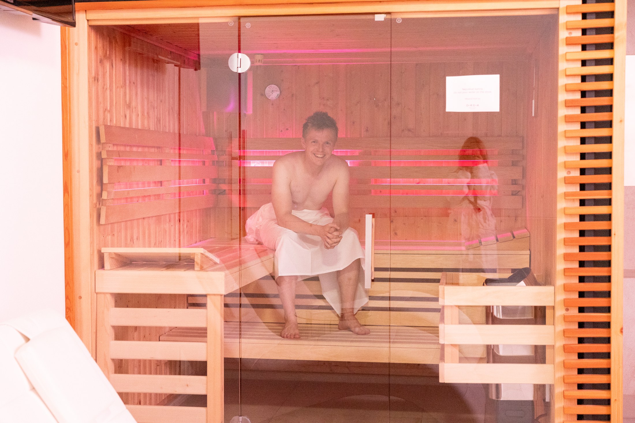 OREA Hotel Arigone a Olomouc: recensione con vasca idromassaggio e sauna in camera 5 Sauna vetrata nella camera wellness dell'OREA Hotel Arigone a Olomouc