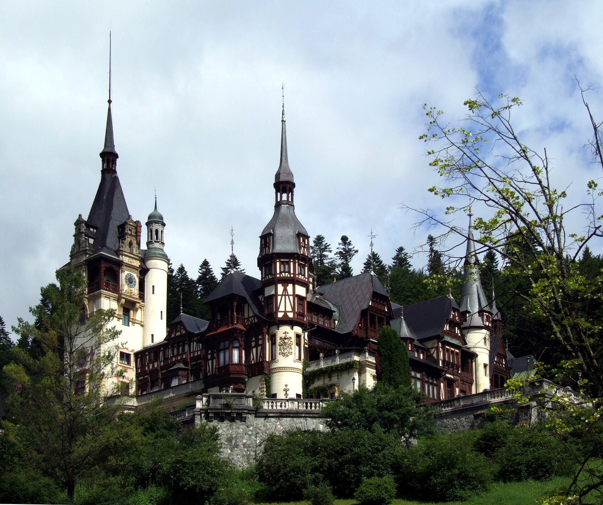Bukarest, Rumänien: 20 Sehenswürdigkeiten & Ausflüge 2026 21 Schloss Peleș in den Karpaten