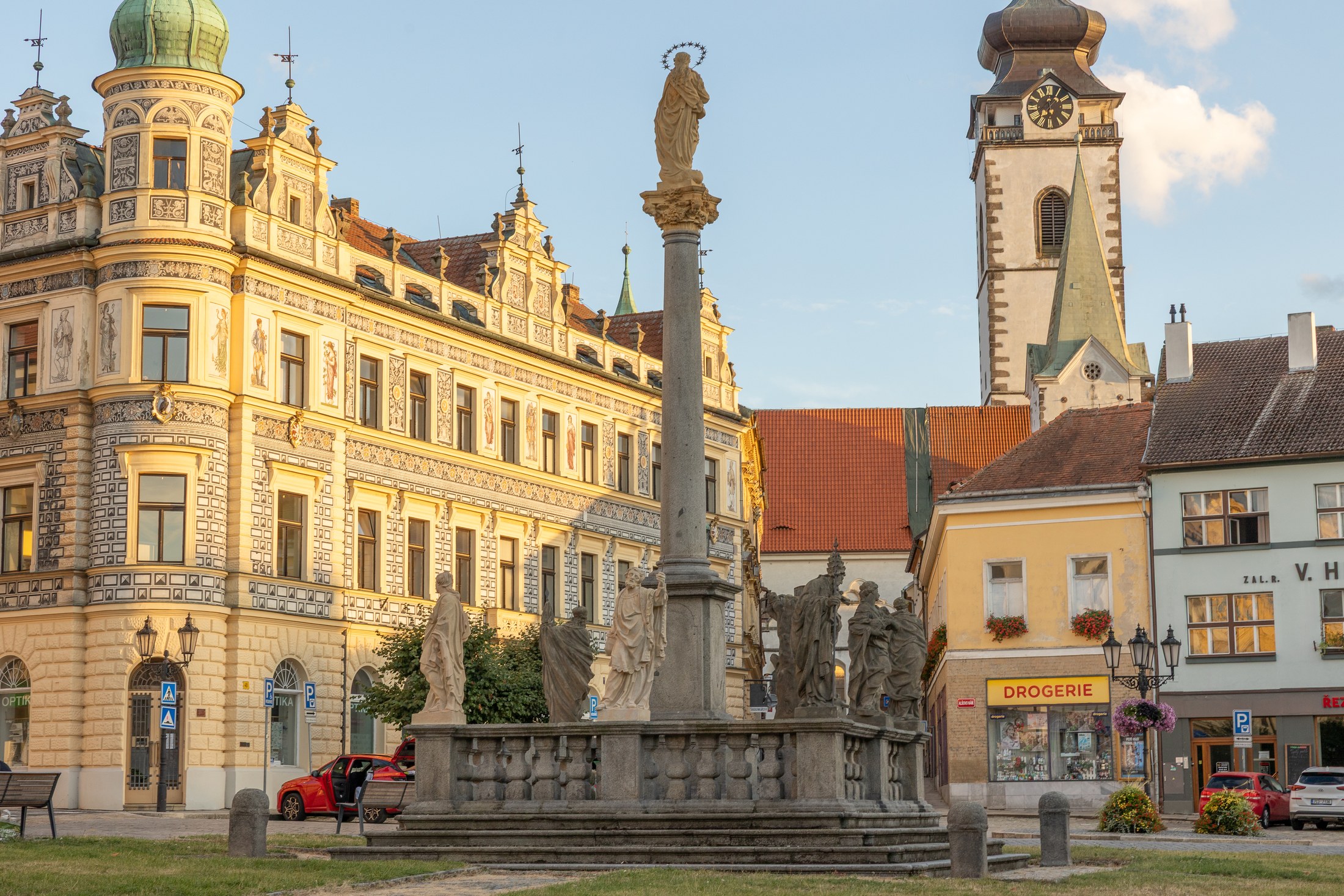 Co vidět v Písku: 39 tipů od rodačky na památky i tajné vyhlídky 2 Alšovo náměstí v Písku ve večerním světle