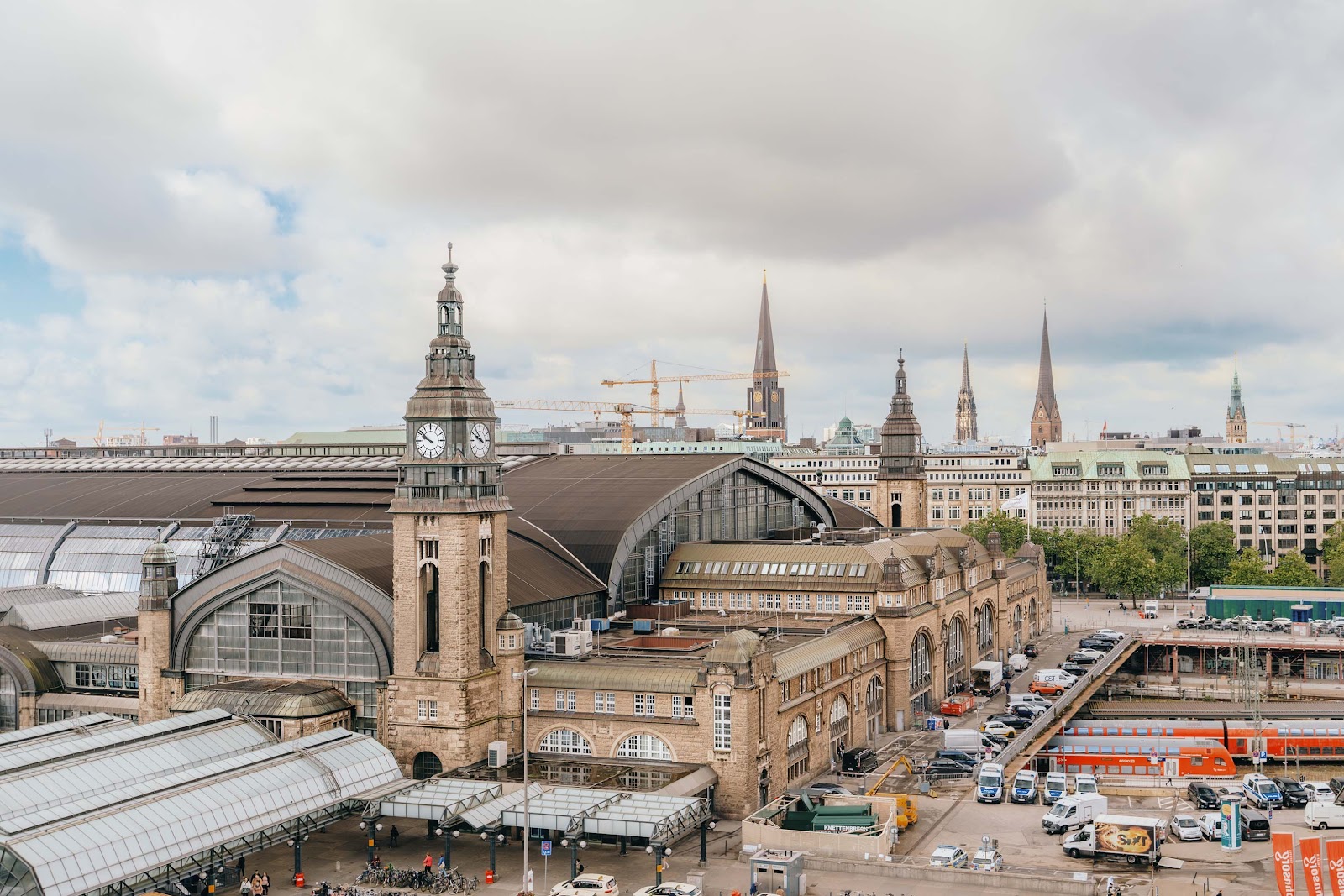 Dove dormire ad Amburgo, Germania: 12 hotel top e i quartieri migliori 7 Reichshof Hotel Hamburg