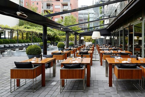 Kde bydlet ve Frankfurtu: 12 nejlepších hotelů a bezpečných čtvrtí 1 Hotel Roomers Frankfurt Central, Autograph Collection