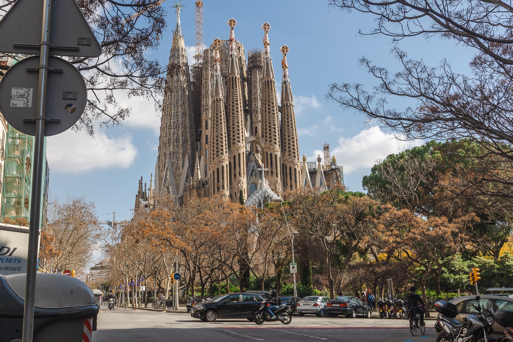 Sagrada Família : 12 conseils à connaître – billets, prix et astuces pour 2026 2 La Sagrada Família, vue d'ensemble sur les tours