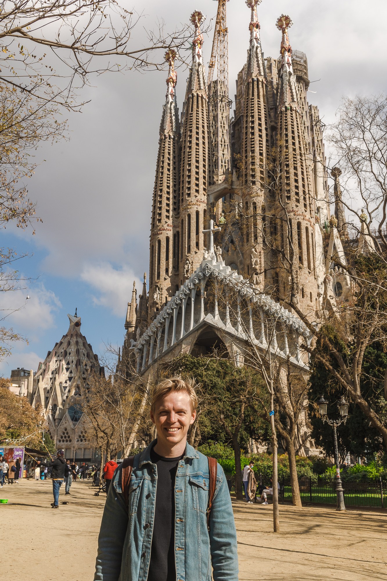 Sagrada Família : 12 conseils à connaître – billets, prix et astuces pour 2026 16 Les tours de la Sagrada Família vues depuis la façade de la Nativité