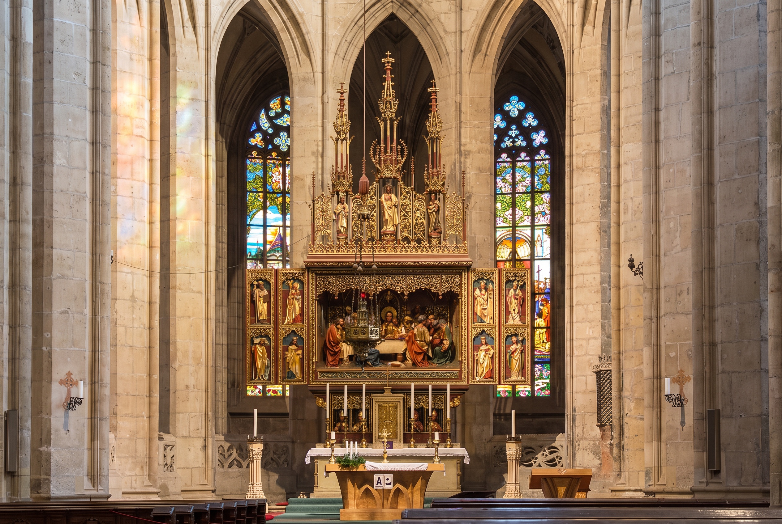 Vacaciones en Bohemia Central: 15 planes cerca de Praga en 2026 3 Interior gótico de la catedral de Santa Bárbara en Kutná Hora