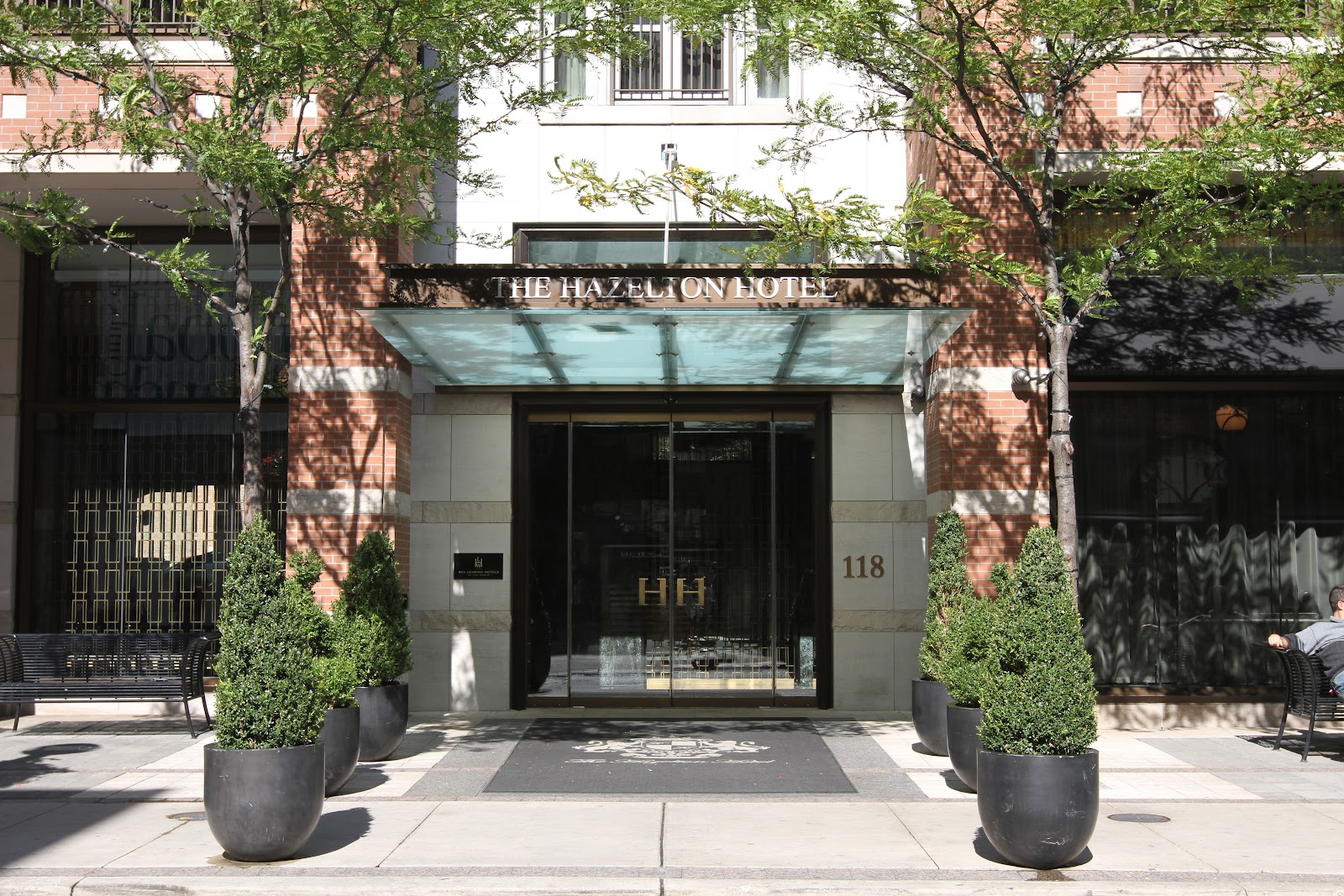 Hol szállj meg Torontóban: a 20 legjobb hotel és stratégiai helyszín 2026-ban 9 The Hazelton Hotel Toronto