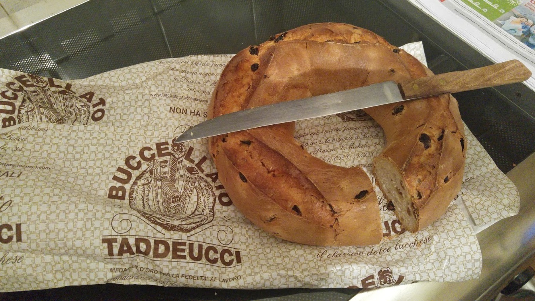 Lucca, Itálie: 22 tipů, co vidět a proč objet hradby na kole 23 Lucchský sladký chléb buccellato s anýzem a rozinkami