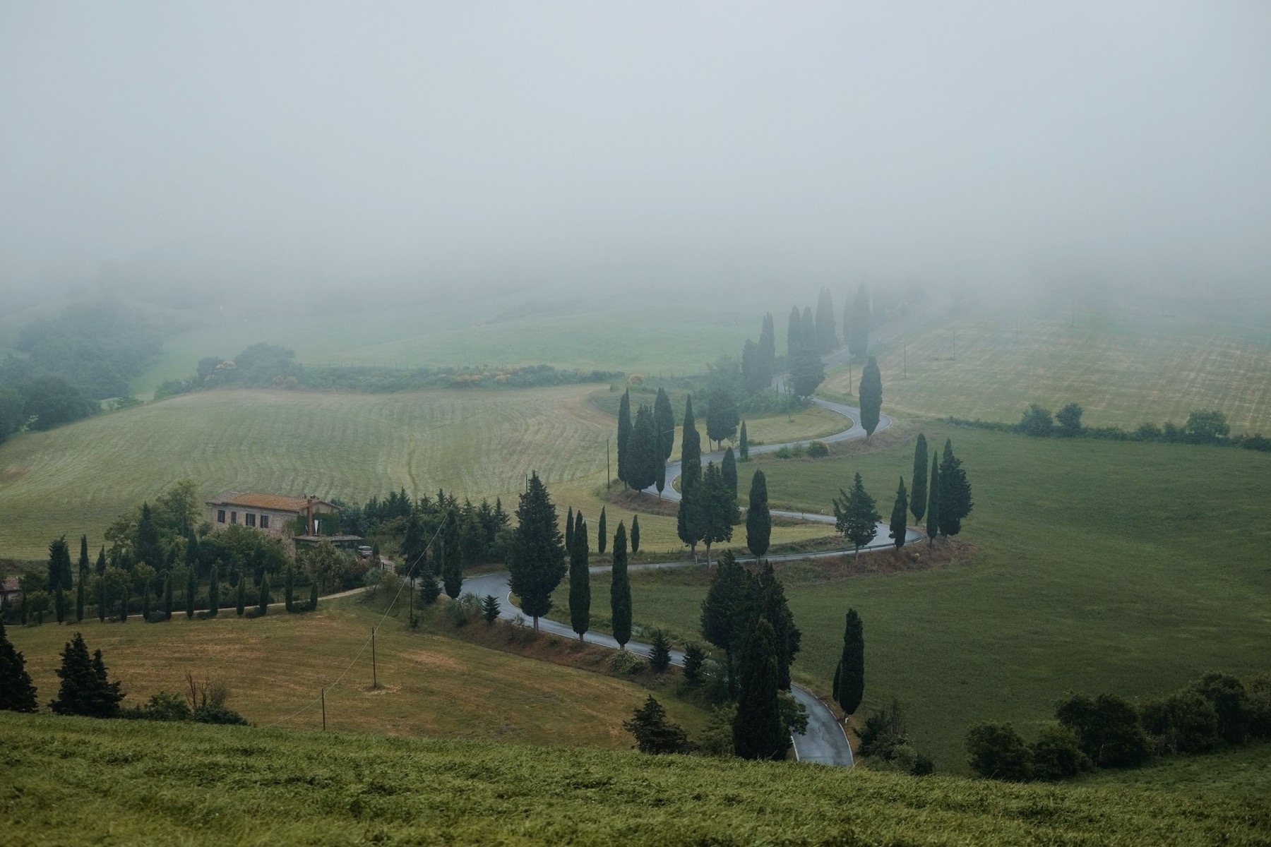 Météo en Toscane 2026 : températures mois par mois et quand partir 9 Paysage toscan dans la brume matinale