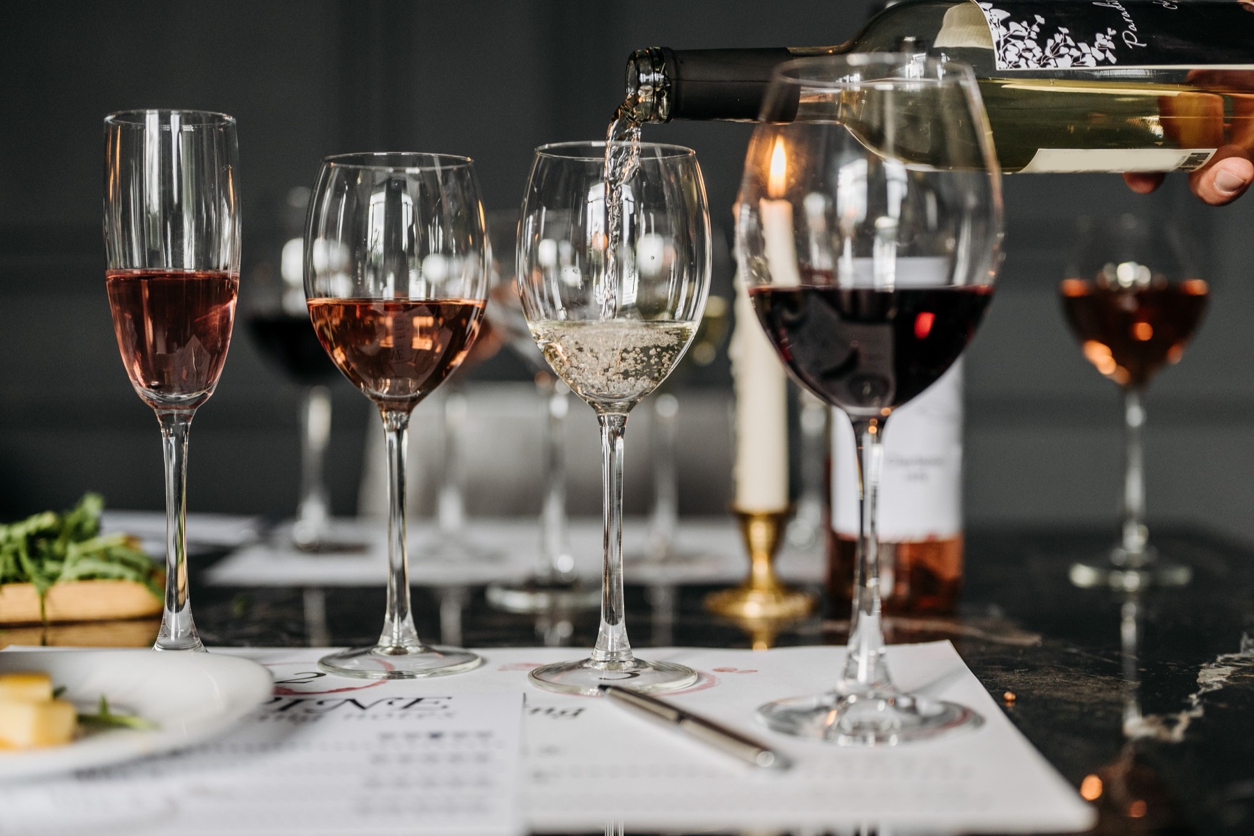 Viñedos y catas en la Toscana (Italia) 2026: 11 bodegas y precios 3 Copas preparadas para la cata