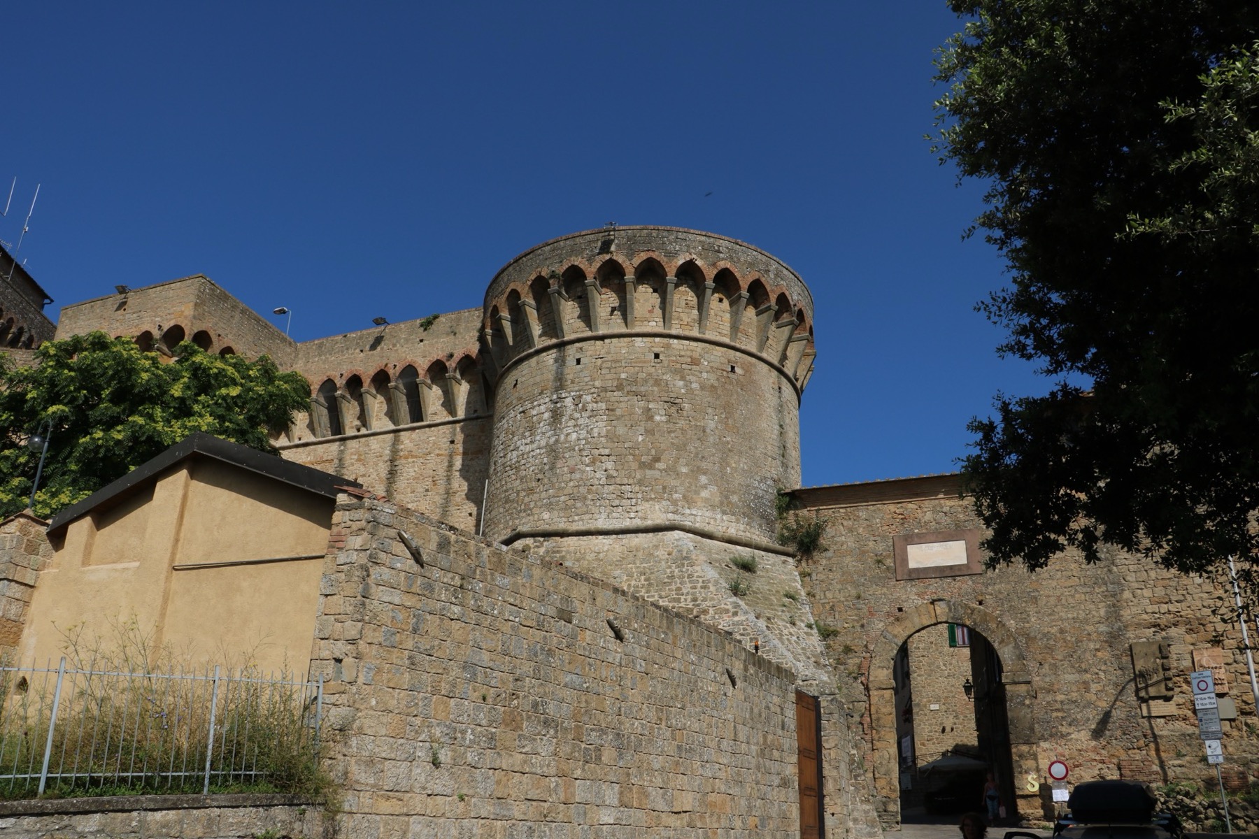 Volterra, Itálie: 18 tipů, co vidět v etruském městě alabastru 13 Medicejská pevnost nad Volterrou, dodnes věznice