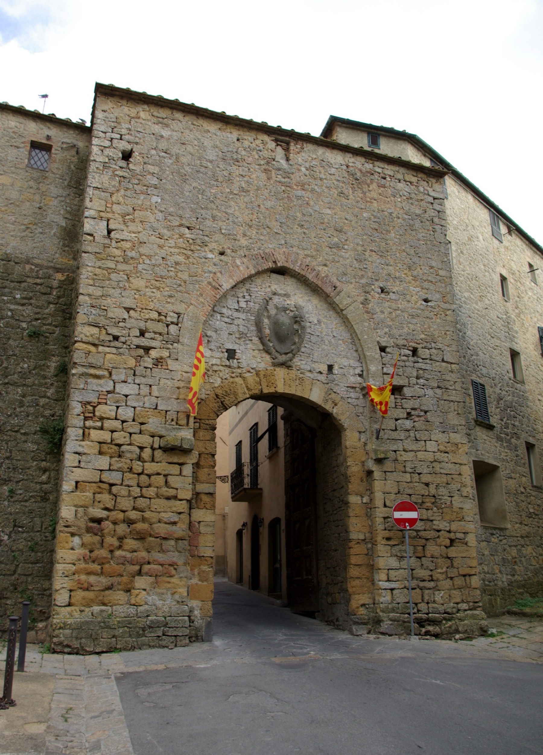 Volterra, Itálie: 18 tipů, co vidět v etruském městě alabastru 16 Brána Porta Fiorentina ve Volterře
