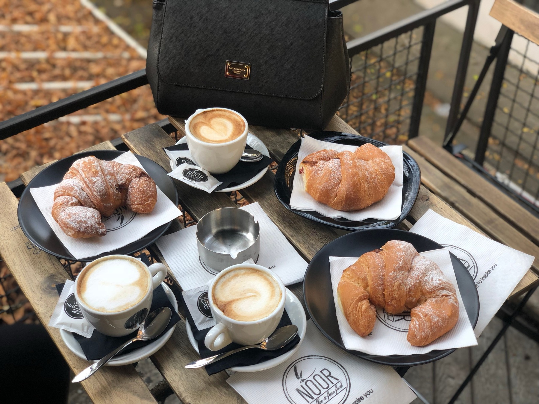 Ubytovanie v Toskánsku: 30 tipov od lacných po luxusné 8 Talianske raňajky s cappuccinom a cornetti