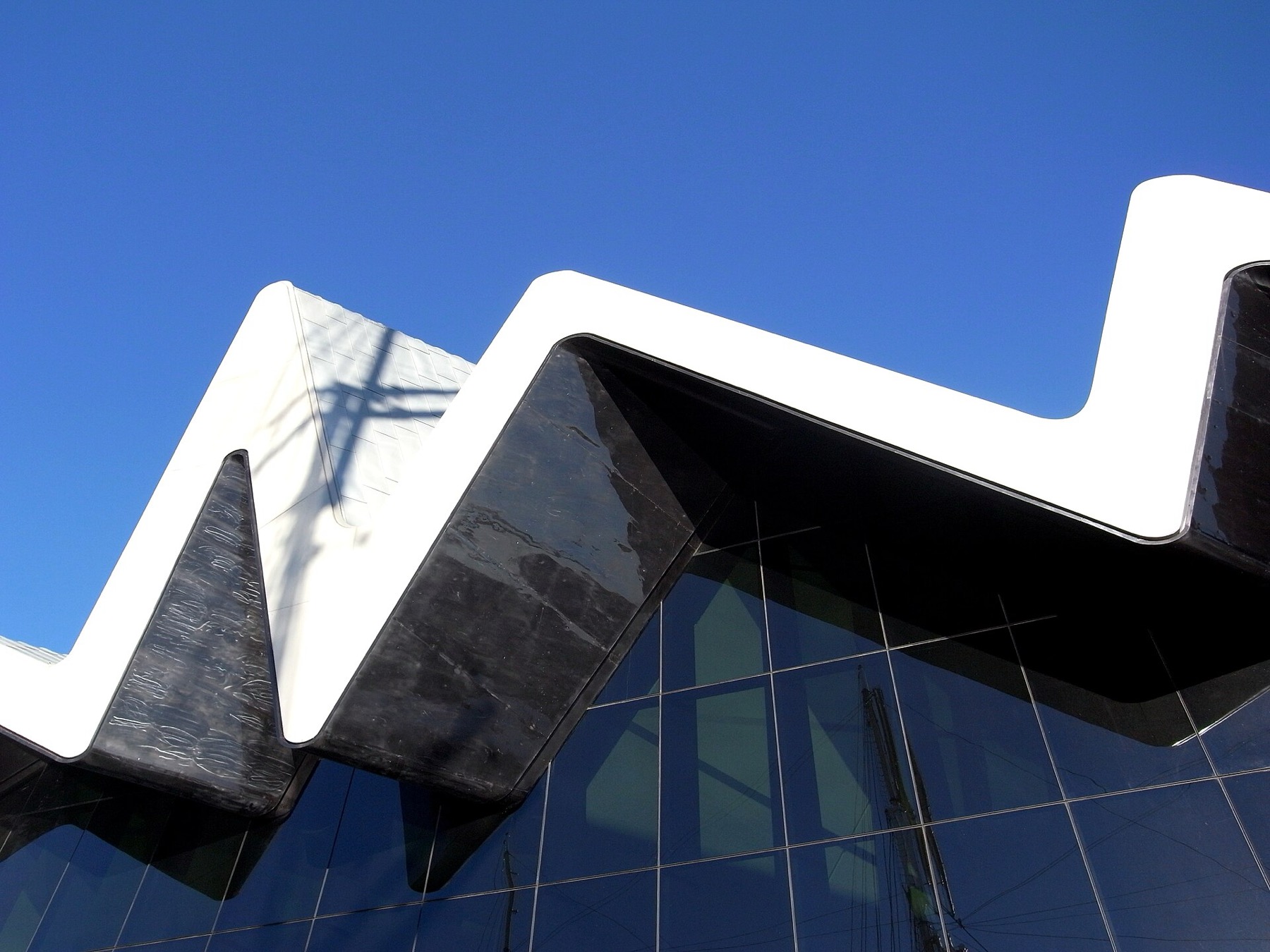 Mit érdemes megnézni Glasgow-ban: 18 tipp és ingyenes múzeumok 2026-ban 6 Riverside Museum