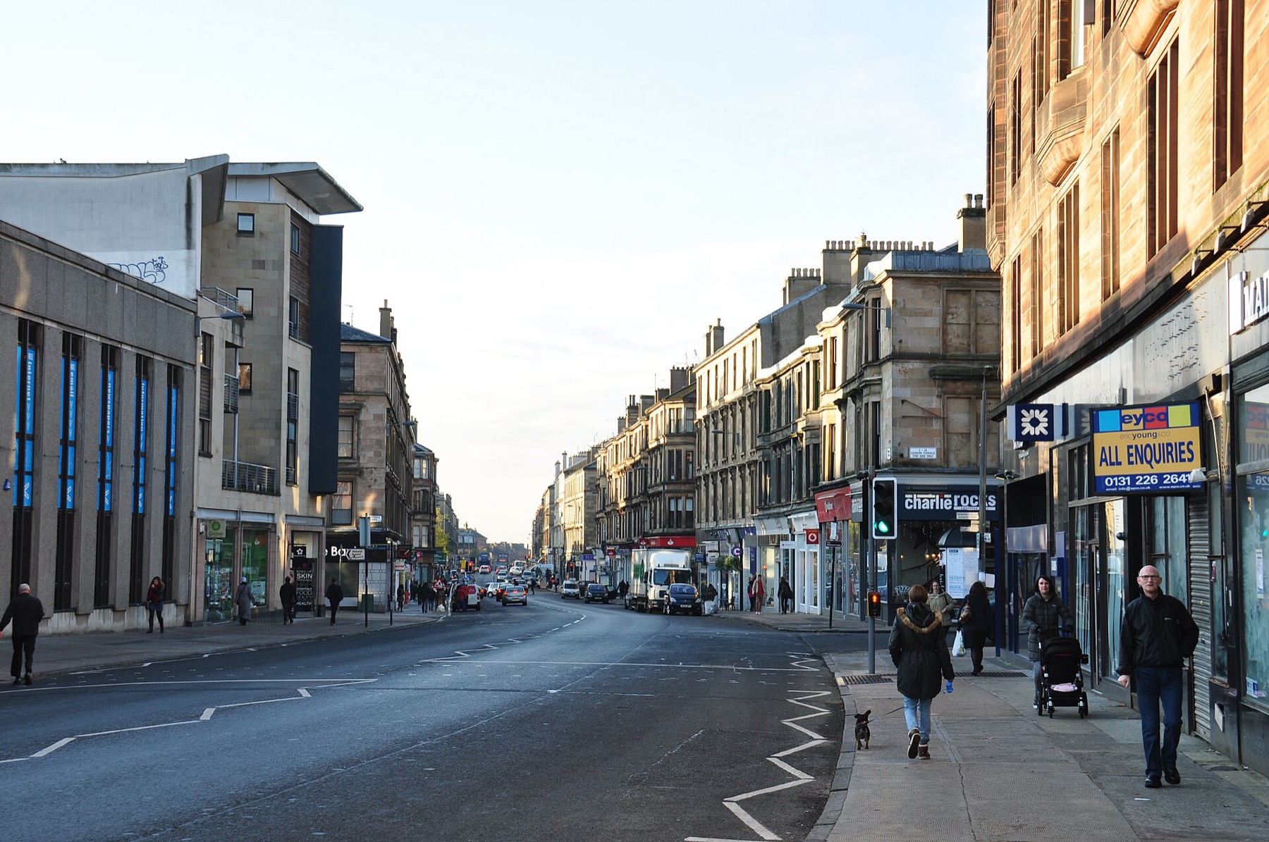 Mit érdemes megnézni Glasgow-ban: 18 tipp és ingyenes múzeumok 2026-ban 8 Byres Road a West Endben