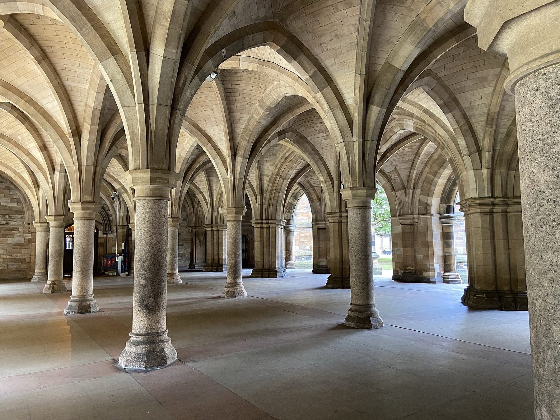 Mit érdemes megnézni Glasgow-ban: 18 tipp és ingyenes múzeumok 2026-ban 9 A University of Glasgow főépülete