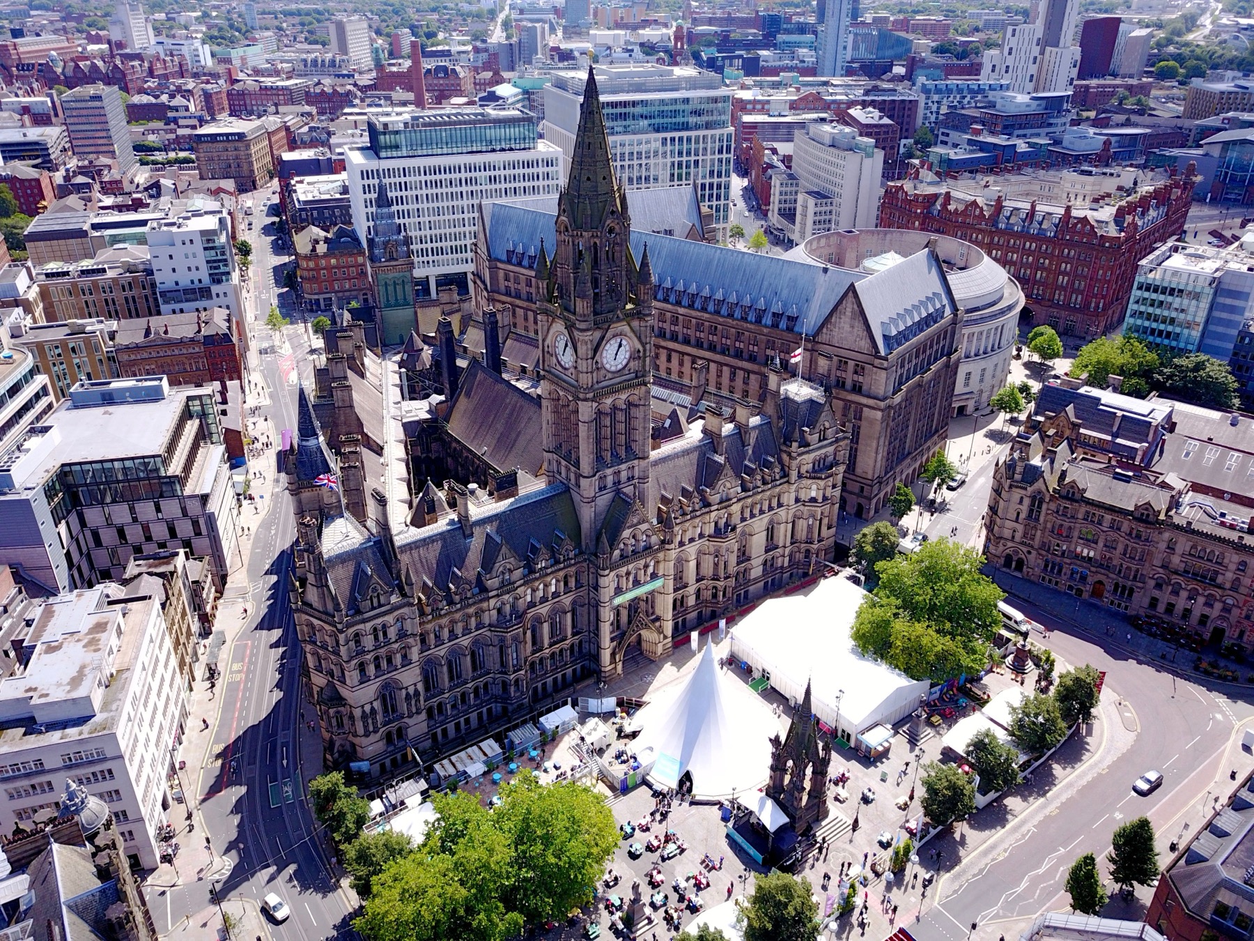 Co vidět v Manchesteru: 20 tipů, co dělat a většina je zdarma 2 Manchesterská radnice na Albert Square