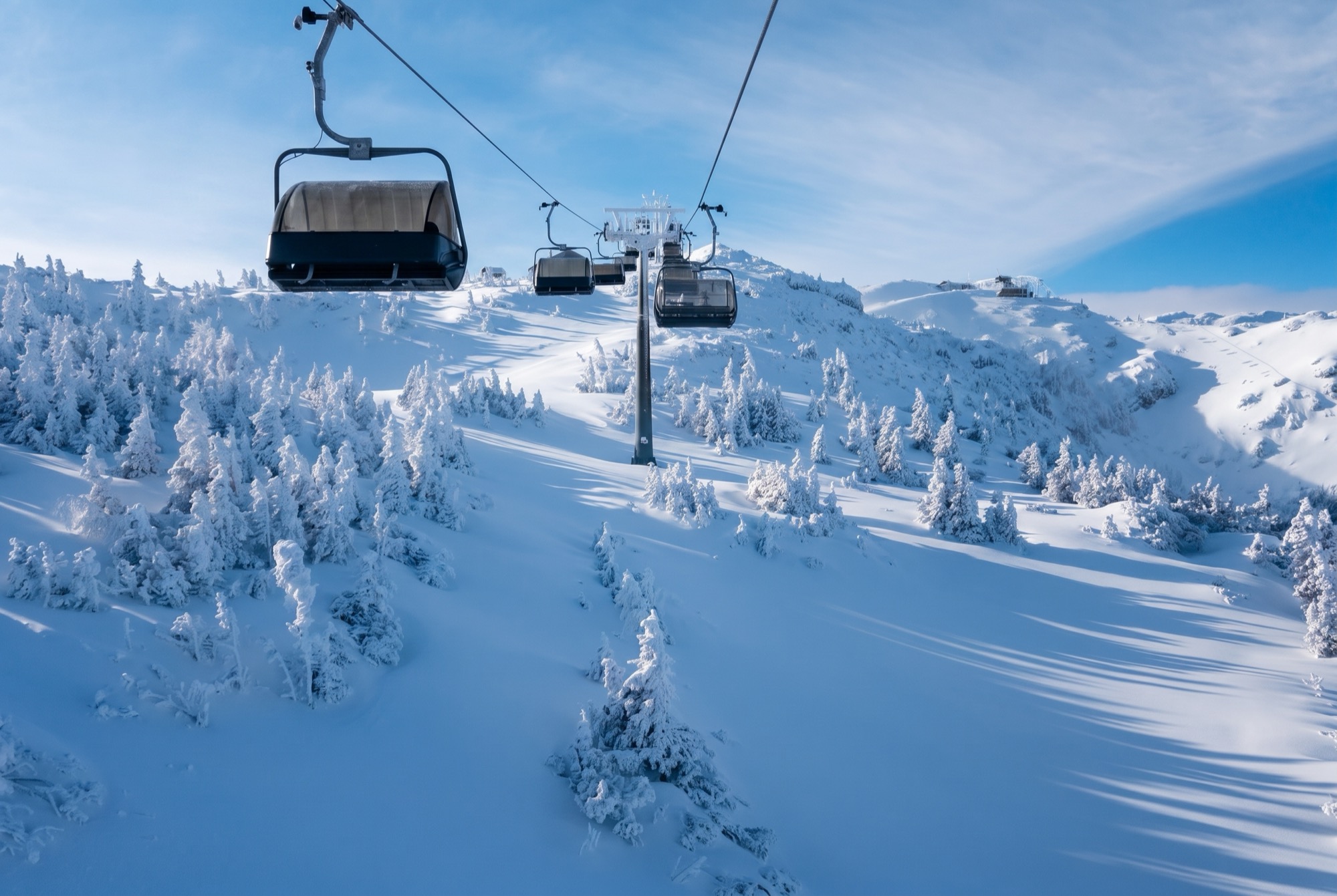 Skifahren in Österreich: 20 Top-Skigebiete und Skipass-Preise 2026 9 Verschneite Skipisten am Hochkar