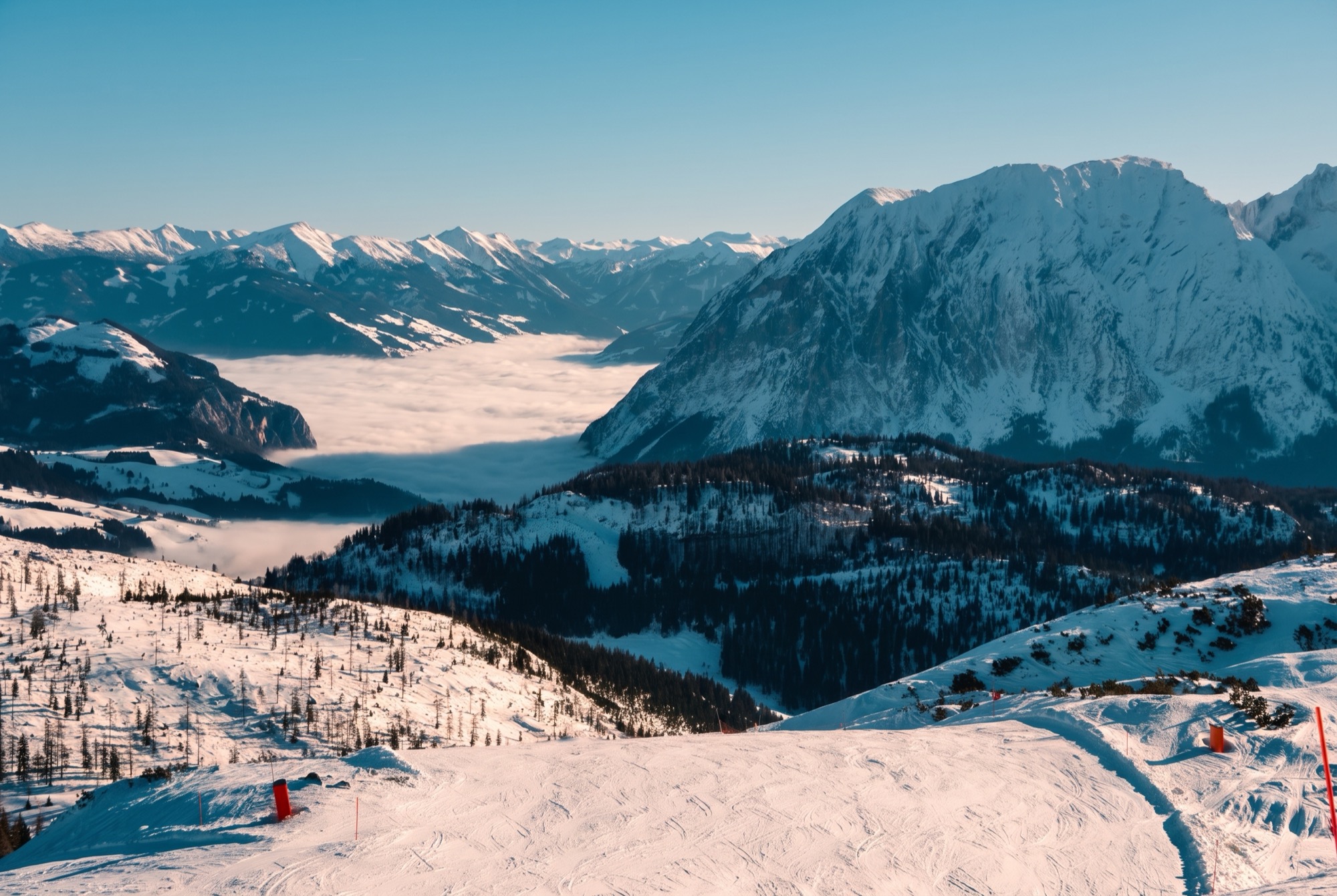 Skifahren in Österreich: 20 Top-Skigebiete und Skipass-Preise 2026 26 Verschneite Tauplitzalm in der Steiermark