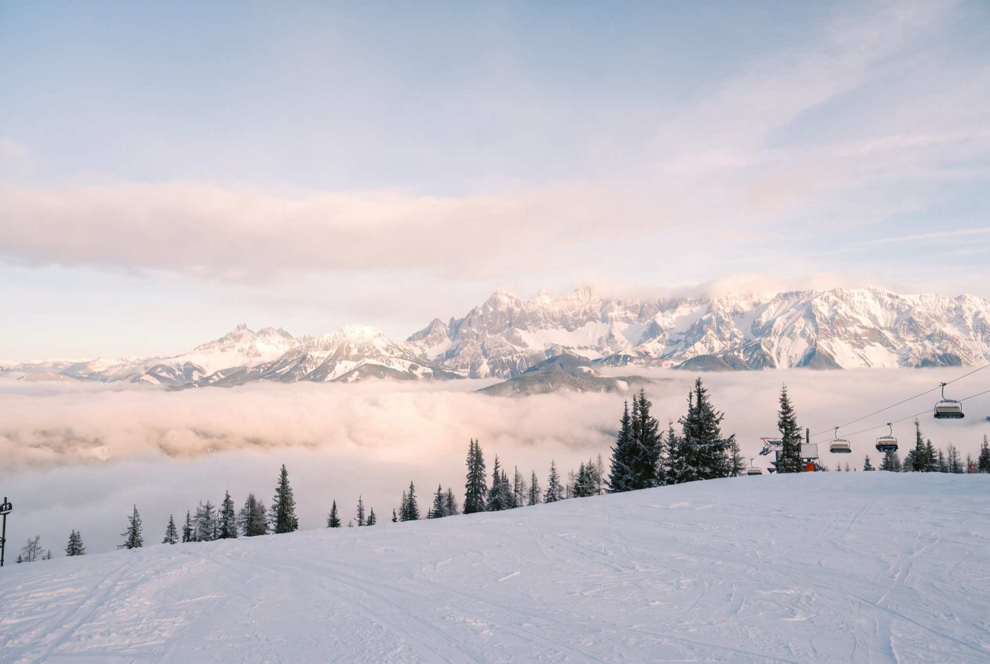 Schladming and Ski amadé: 14 Tips for Austria's Largest Ski Pass in 2026 11 Reiteralm above the sea of fog