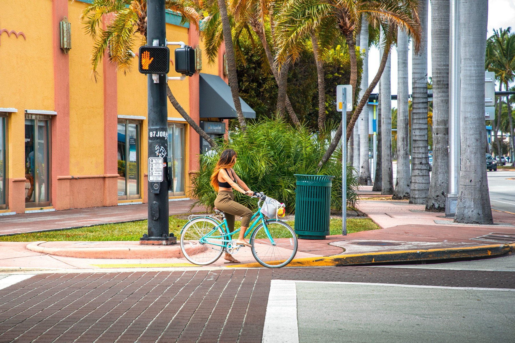 What to See in Miami: 18 Tips and What's Free in 2026 16 Lincoln Road Mall pedestrian zone