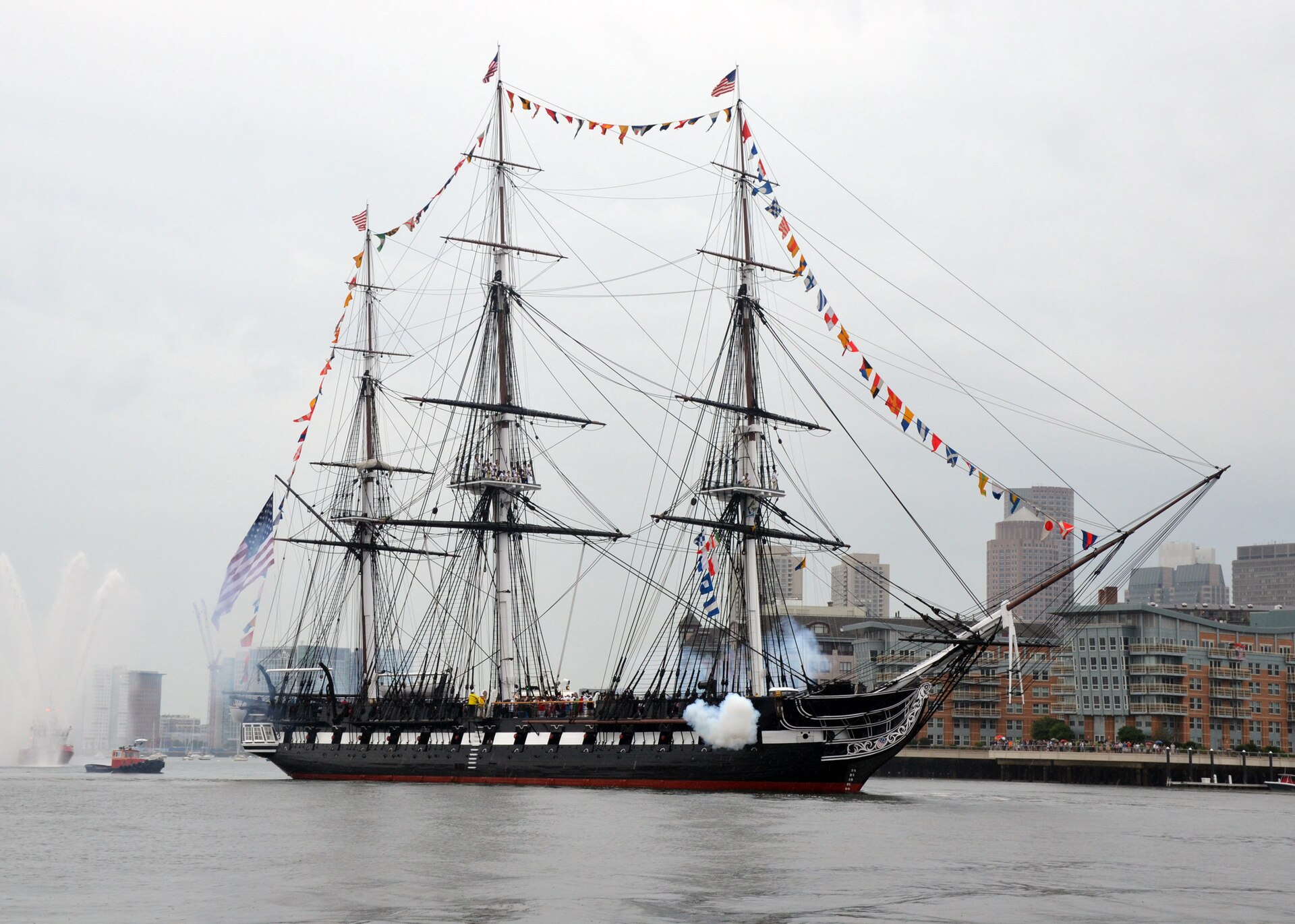 Boston, USA: 22 Things to See and Do + Freedom Trail 9 The frigate USS Constitution in Boston Harbor