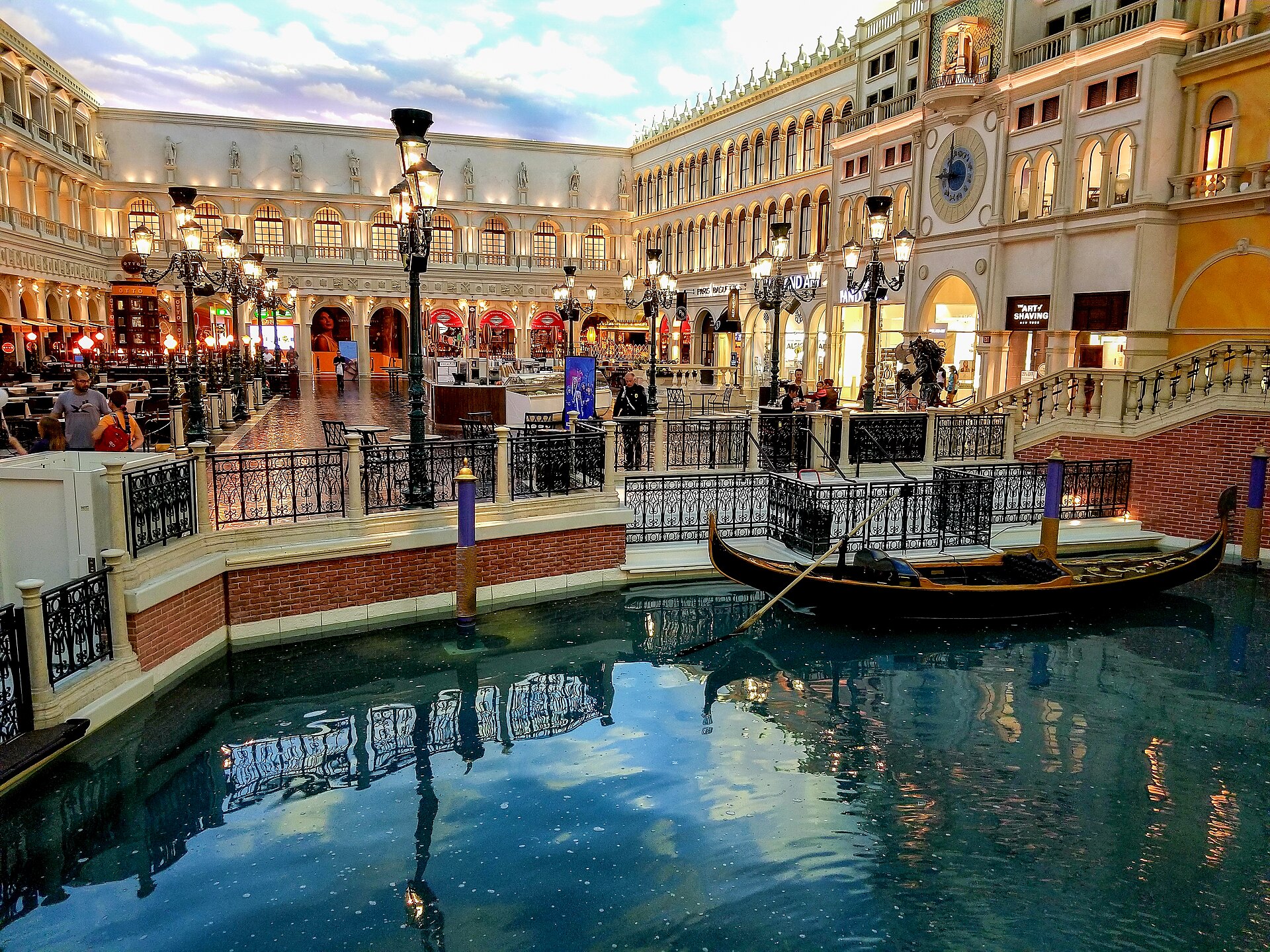 Las Vegas, USA: 29 tipp, mit láss a Stripen túl is 2026-ban 4 Gondolák a Grand Canalon a The Venetian resortban