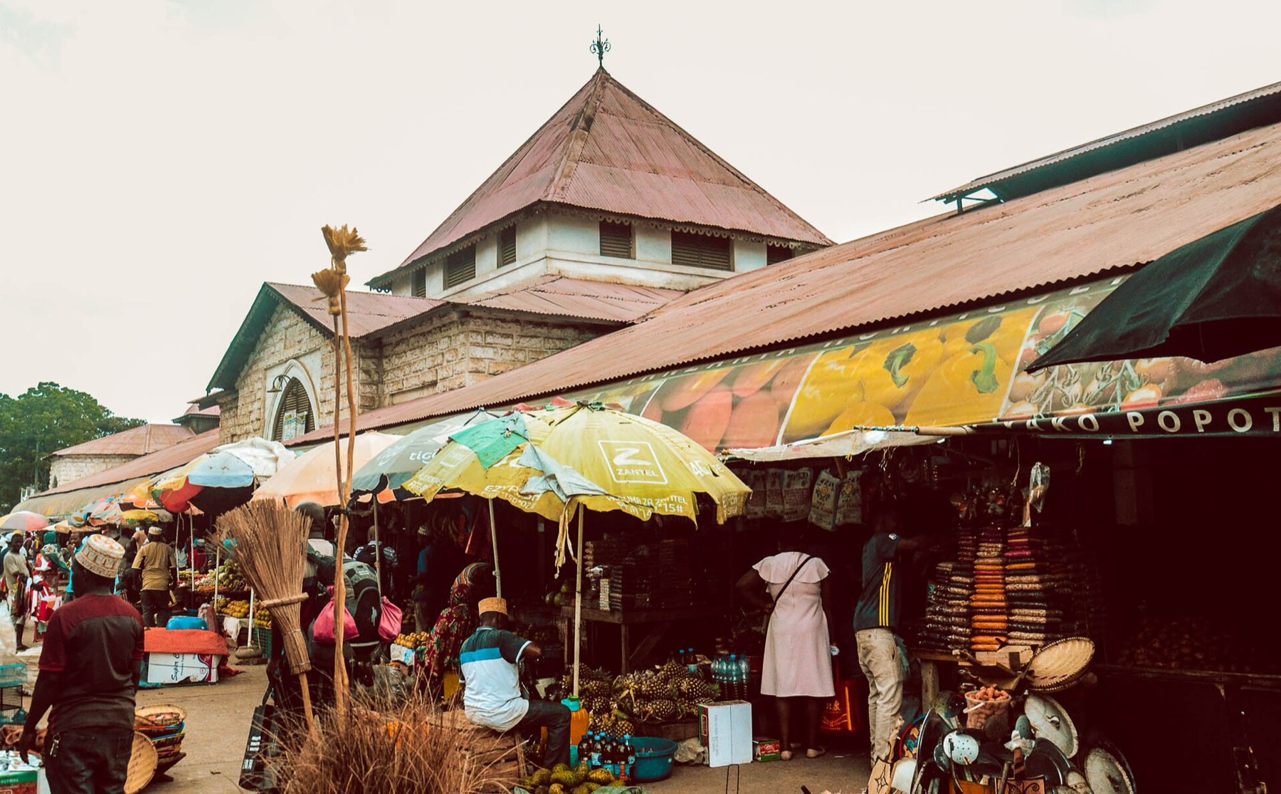 Zanzibar Tanzania: 44 oplevelser og bedste rejsetid i 2026 37 Darajani-markedet i Stone Town
