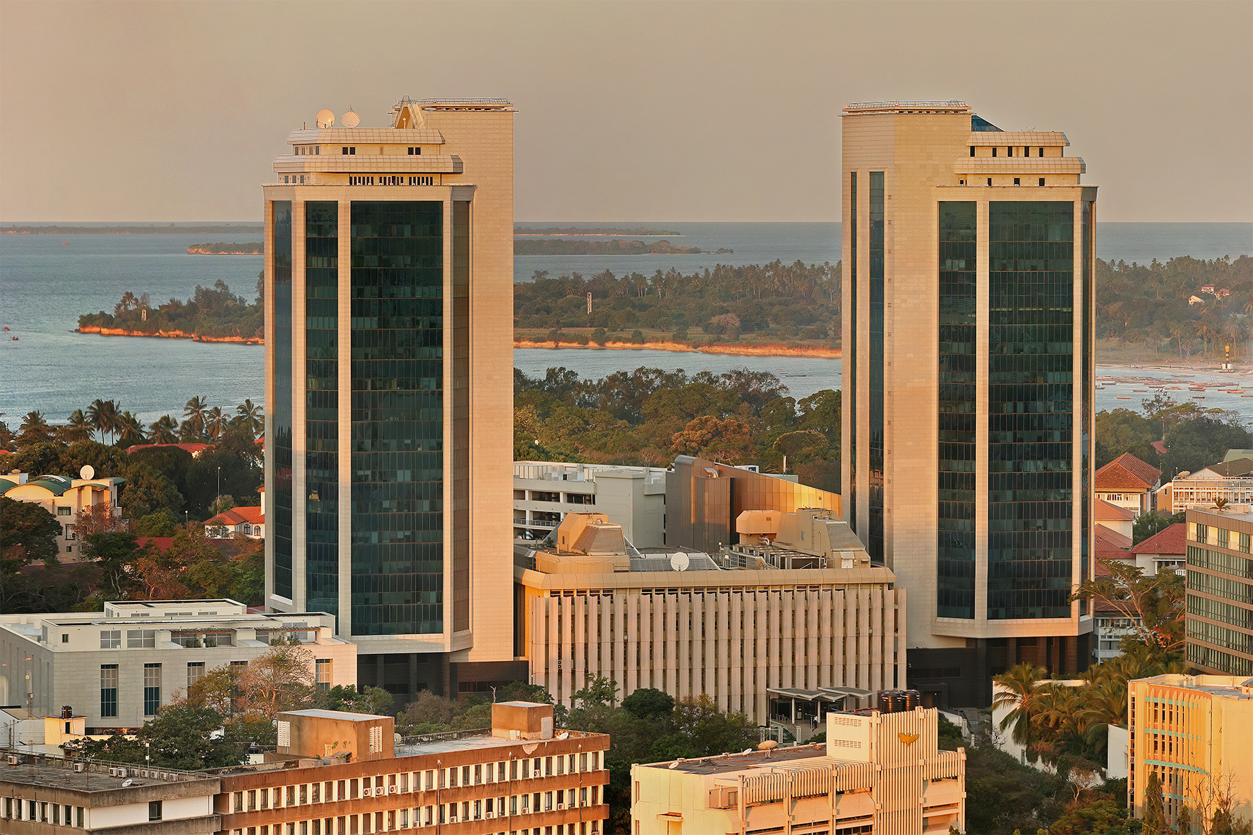 Zanzibar Tanzania: 44 oplevelser og bedste rejsetid i 2026 43 Bank of Tanzanias bygning, hvor valutareglerne er udstedt