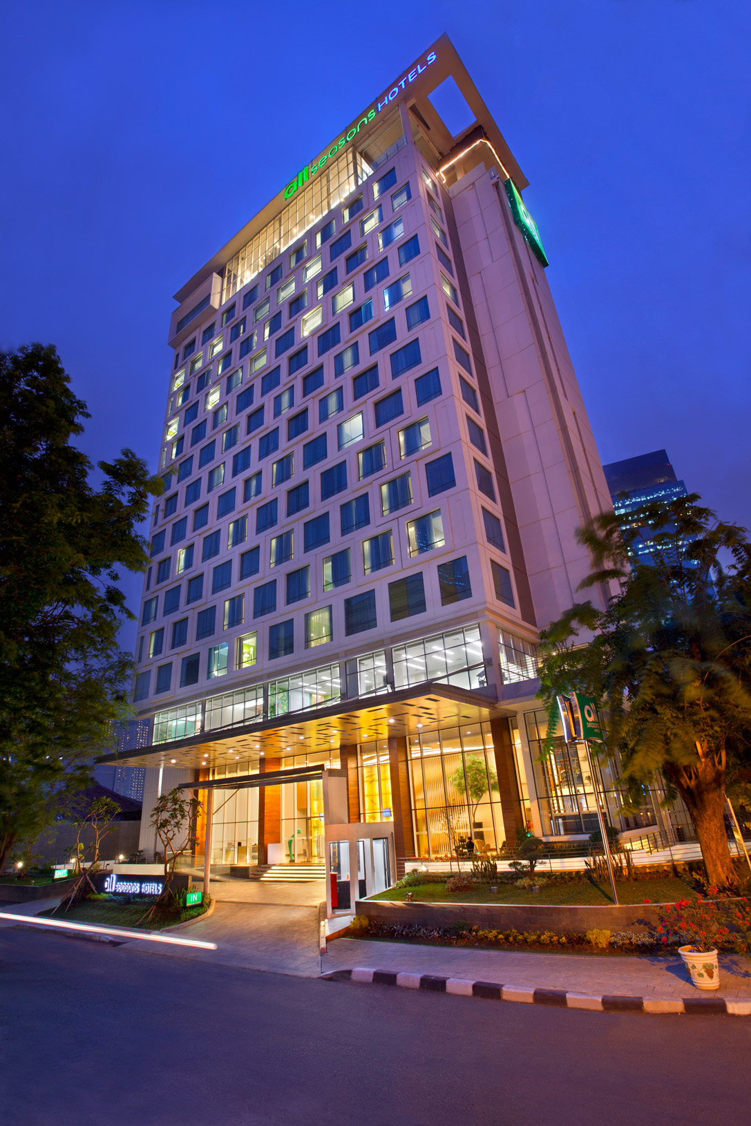 Where to Stay in Jakarta: 18 Hotels and Districts in 2026 6 all seasons Jakarta Thamrin hotel