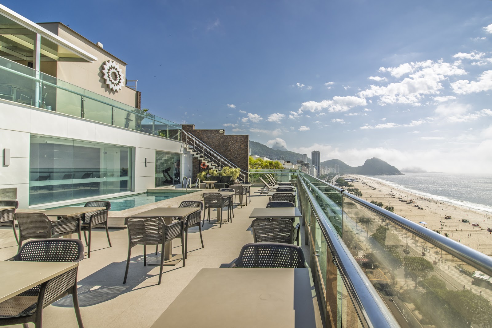 Hol szállj meg Rio de Janeiróban: 18 tipp a legjobb hotelekre és biztonságos negyedekre 2026-ban 9 Arena Copacabana Hotel