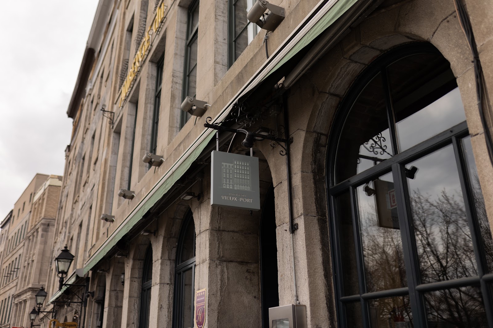 Wo in Montreal übernachten: 18 beste Hotels und Viertel 2026 8 Hotel Auberge du Vieux-Port