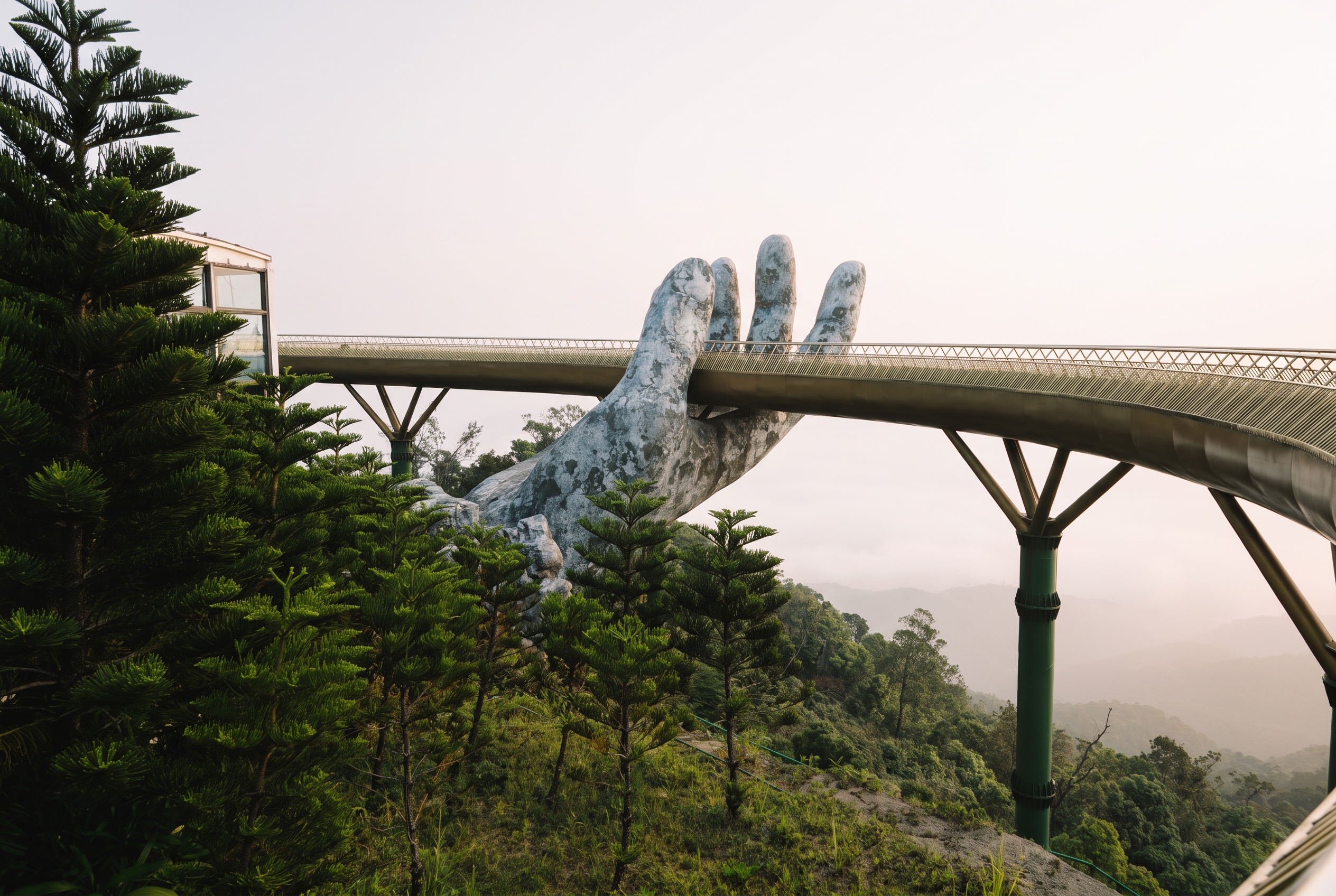 Da Nang, Vietnam: 22 consejos sobre qué ver y hacer en 2026 2 Ba Na Hills y el Puente Dorado (Cau Vang)