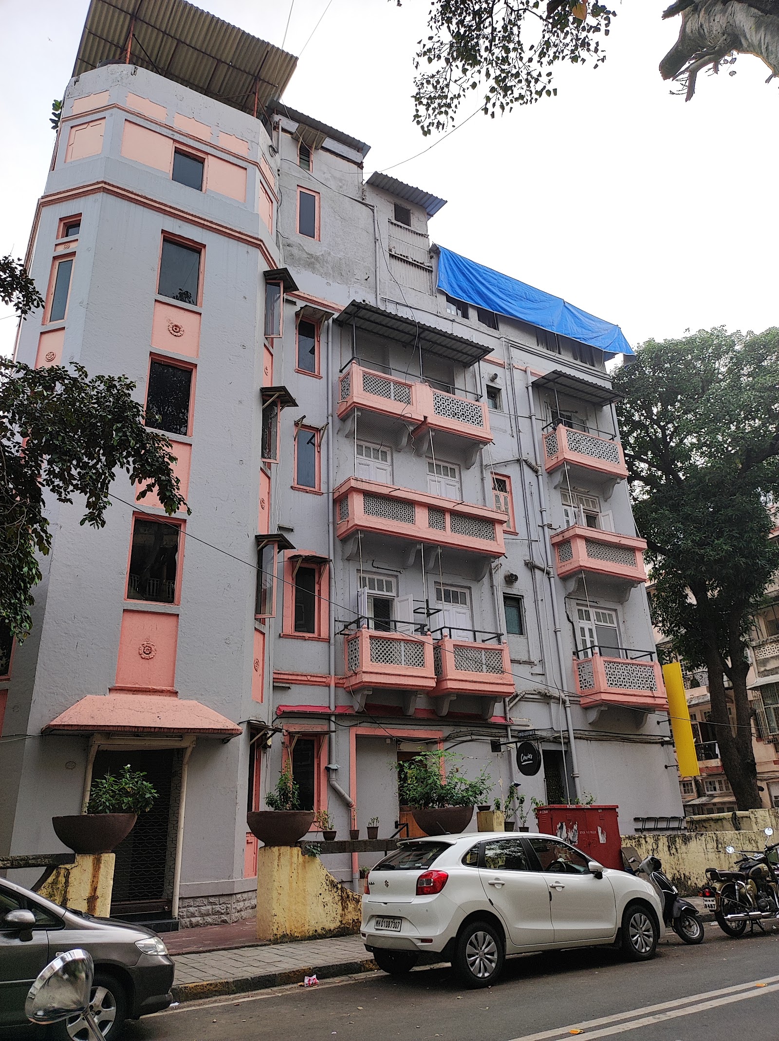 Wo übernachten in Mumbai: 18 beste Hotels und Stadtteile 2026 19 Hotel Backpacker Cowies