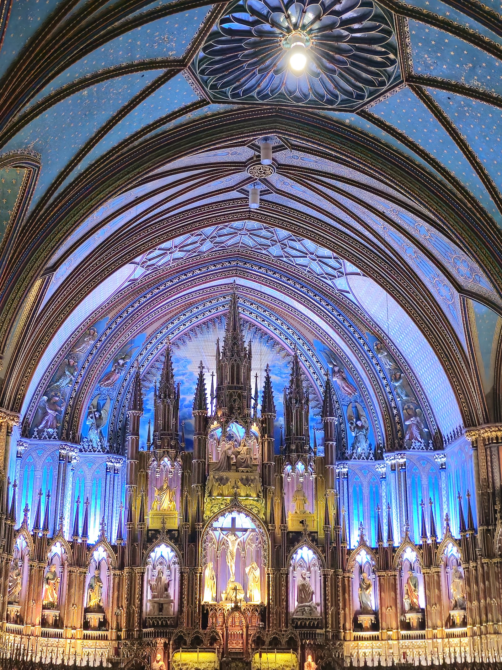 Montreal, Kanada: 22 Tipps für 2026 4 Basilika Notre-Dame und die AURA-Show