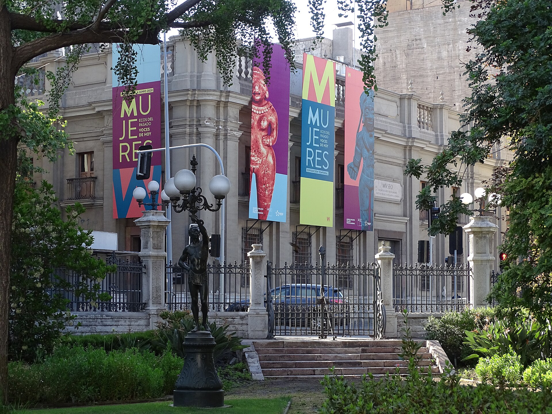 Santiago de Chile: 22 consejos sobre qué ver y hacer en 2026 7 Edificio del Museo Chileno de Arte Precolombino en Santiago