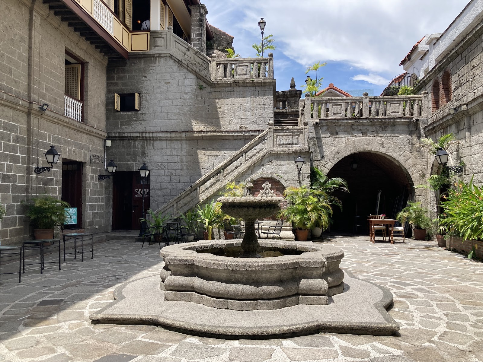 Manille, Philippines : 22 idées de visites et d’activités en 2026 4 Casa Manila et le Museo de Intramuros