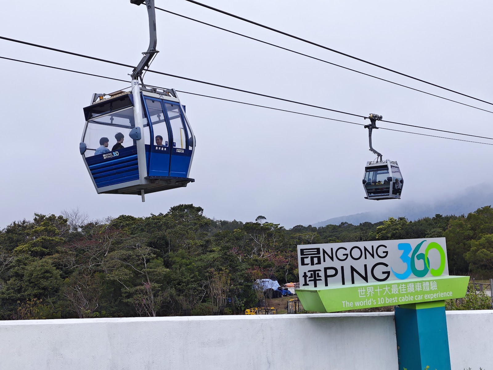 Úchvatná lanovka Ngong Ping 360
