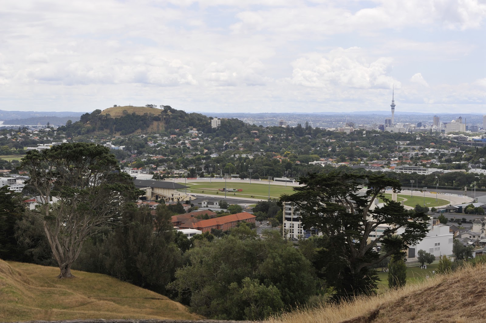 Auckland, Neuseeland: 22 Tipps, was du 2026 sehen und erleben kannst 9 Maungakiekie / One Tree Hill und Cornwall Park