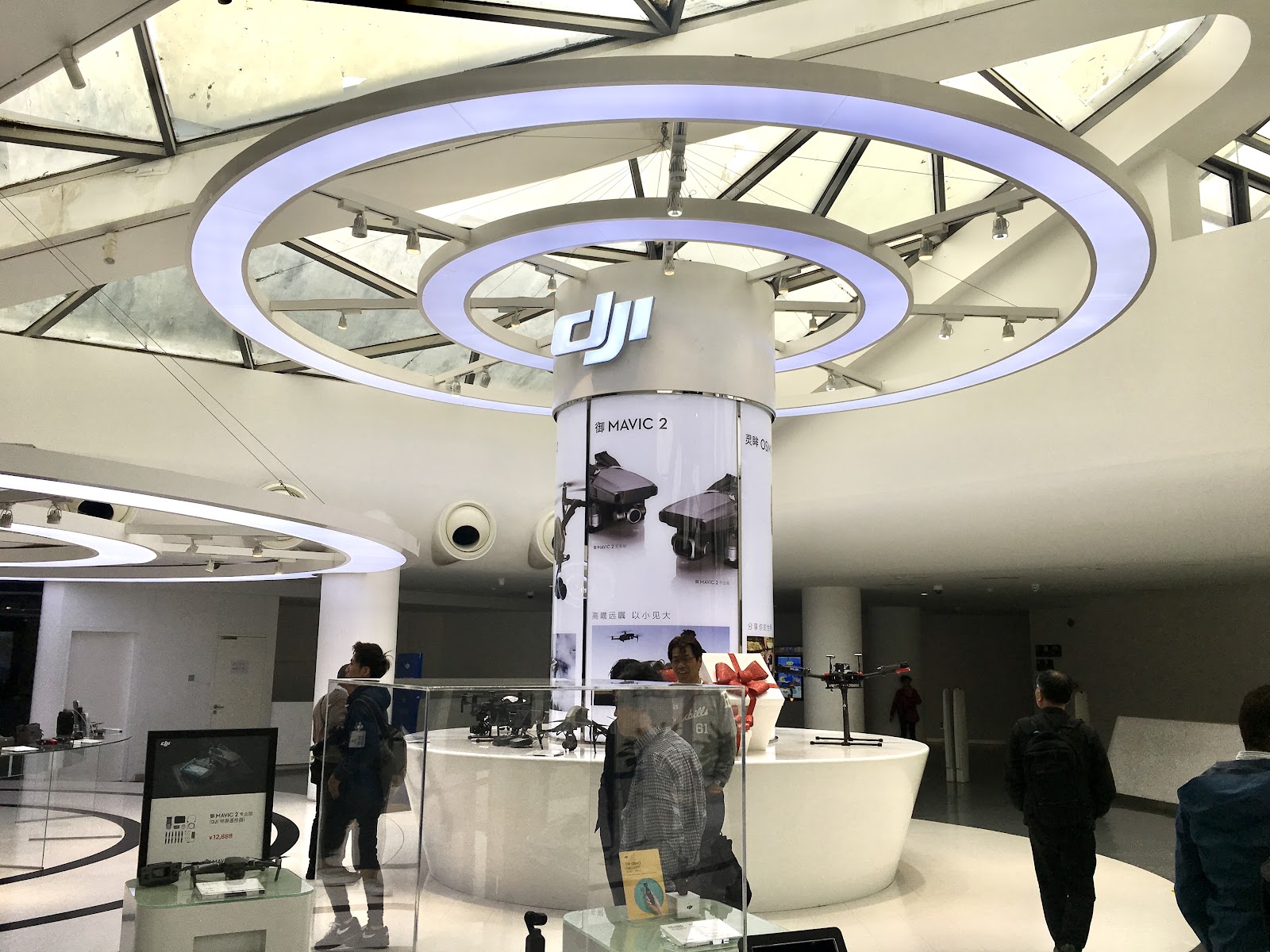 Shenzhen, China: 22 Tipps, was du 2026 sehen und unternehmen kannst 9 DJI Flagship Store in OCT Harbour in Shenzhen