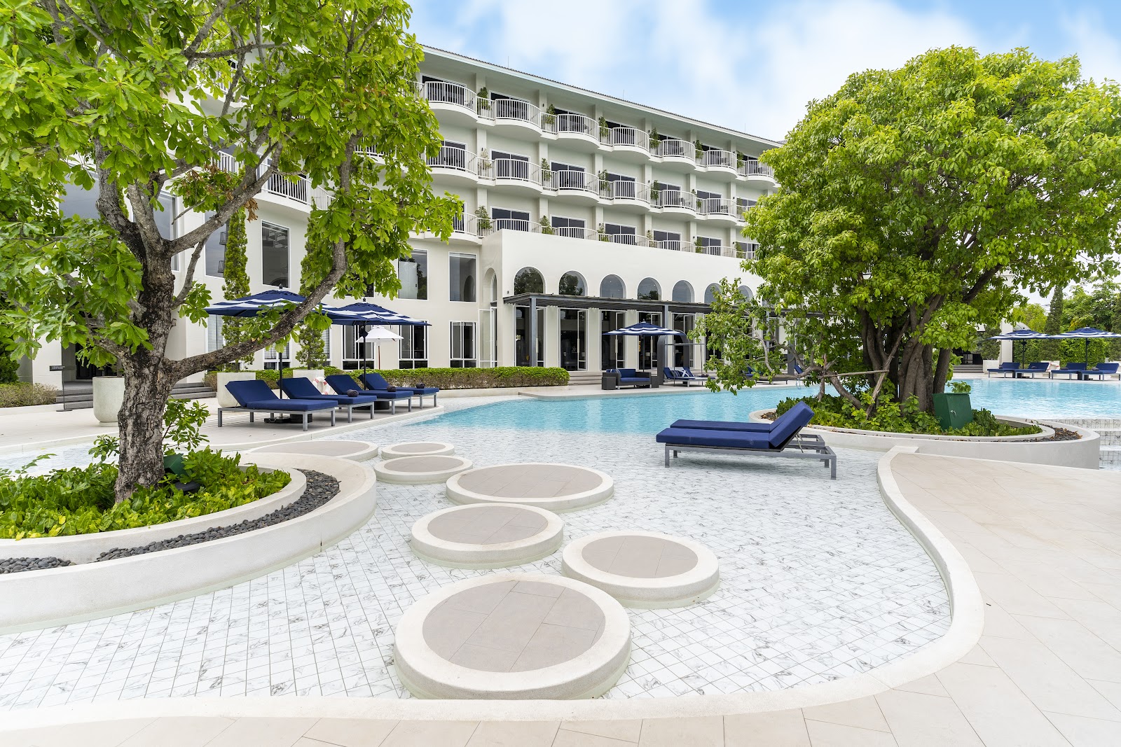 Where to Stay in Pattaya Thailand: 18 Best Hotels in 2026 14 Cross Pattaya Pratamnak Hotel
