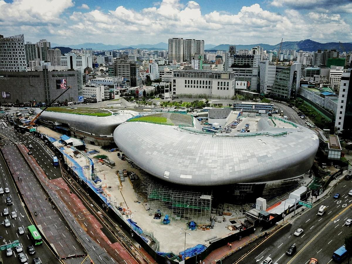 Seoul Südkorea: 22 Tipps was du sehen und erleben solltest 2026 15 Die futuristische Dongdaemun Design Plaza (DDP)